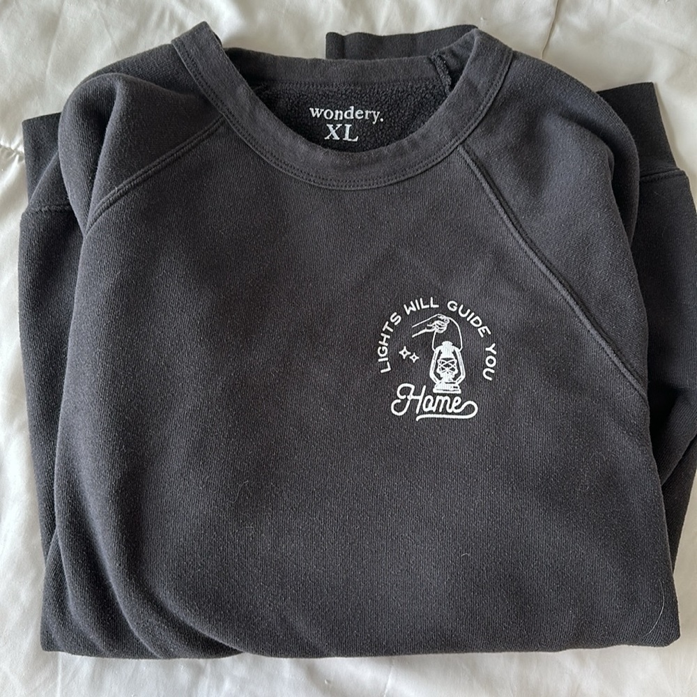 Wondery Outdoors Lights pullover sweatshirt